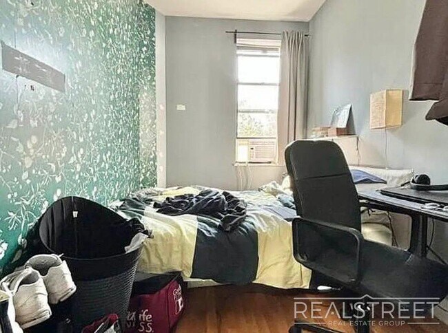 Foto del edificio - Gorgeous 3 Bedroom with private Garden in Prime Bushwick!
