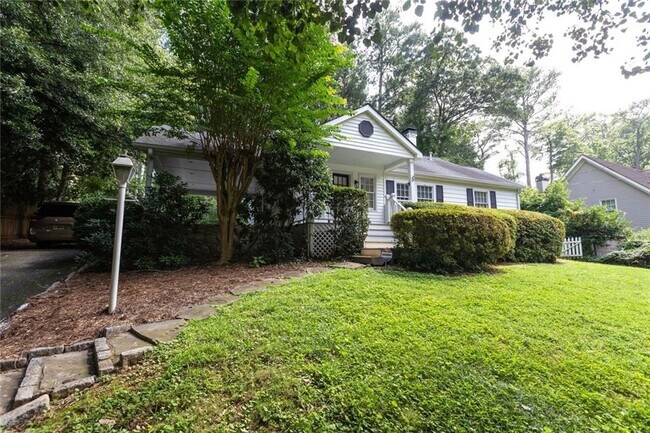 Foto del edificio - 1311 Roxboro Dr NE