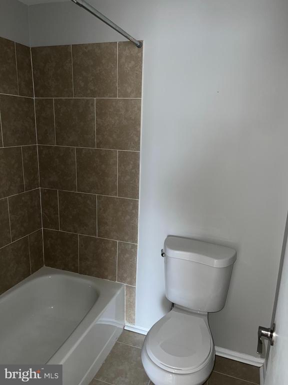 Foto del edificio - 18050 Chalet Dr