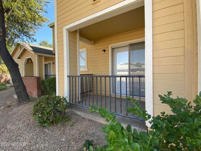 Foto del edificio - 2 bedroom townhome!