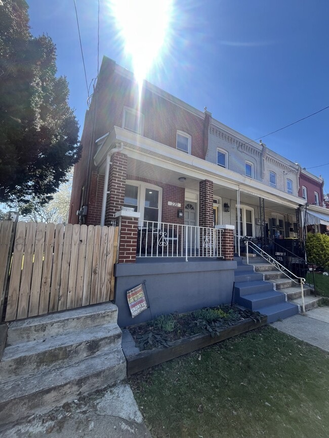 Building Photo - 220 E Liberty St