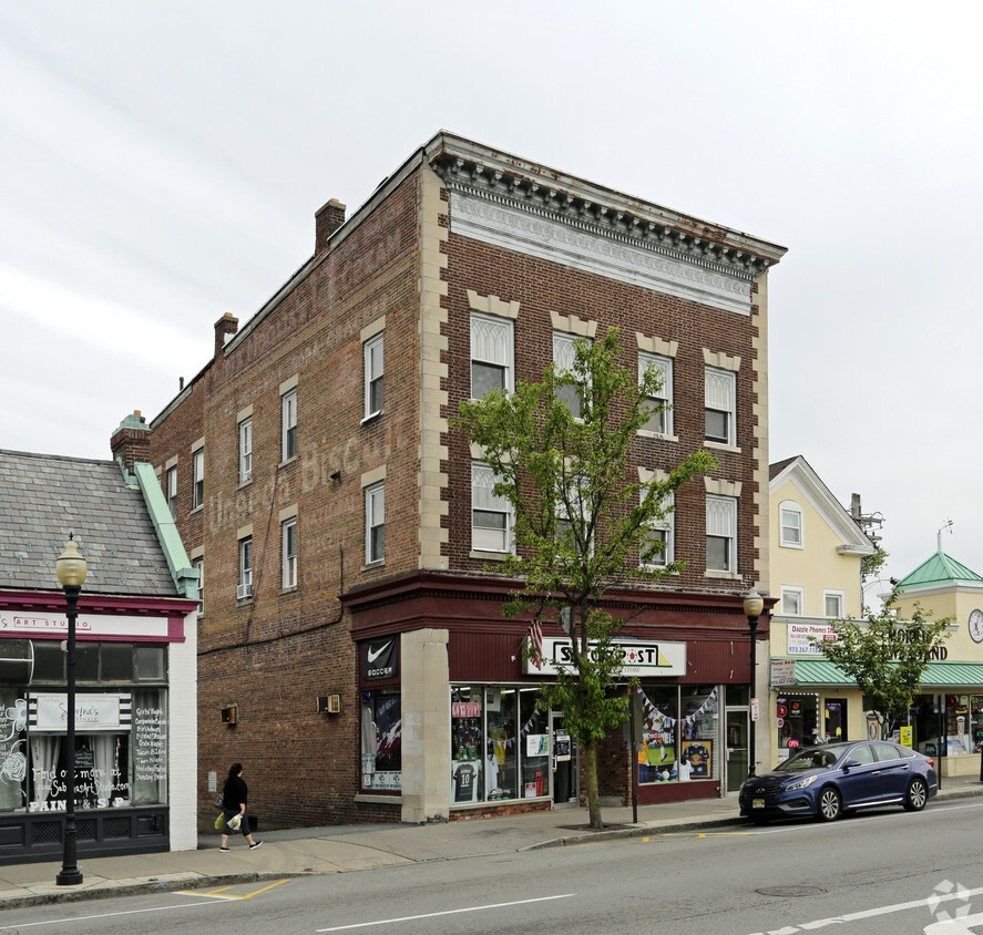 Building Photo - 137-139 Morris St