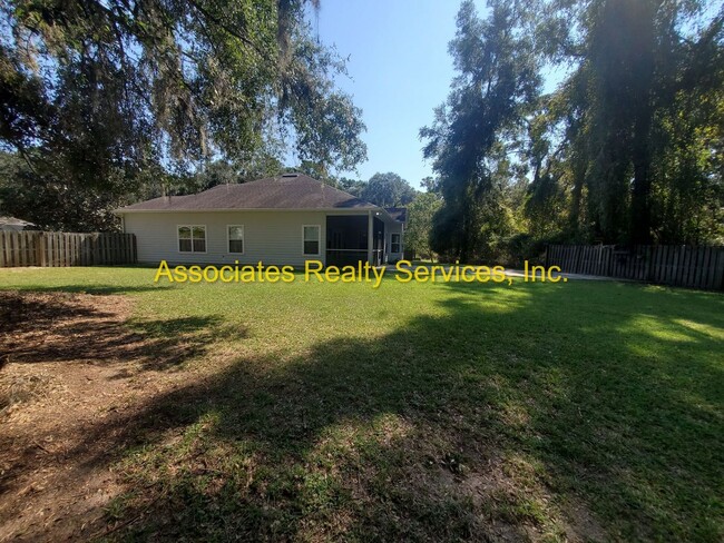 Building Photo - Just reduced! 4 Bed/ 2 Bath 2200sqft Singl...