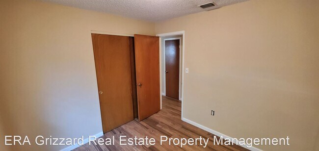 Building Photo - 3 br, 1.5 bath House - 1175 Elm Ct.
