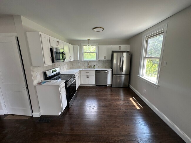 Foto del edificio - 3896 Weirman Ave