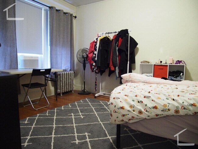 Building Photo - Spacious 2  bed splitclose to Fenway Park,...