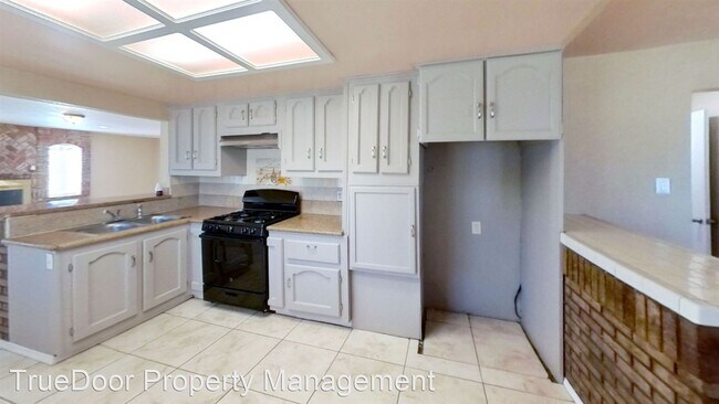 Foto del edificio - 3 br, 2 bath House - 345 N. Rancho Ave.