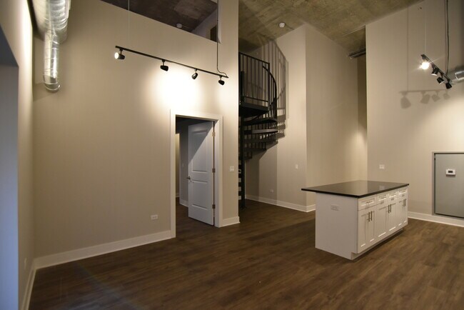 Building Photo - 3833 N Broadway