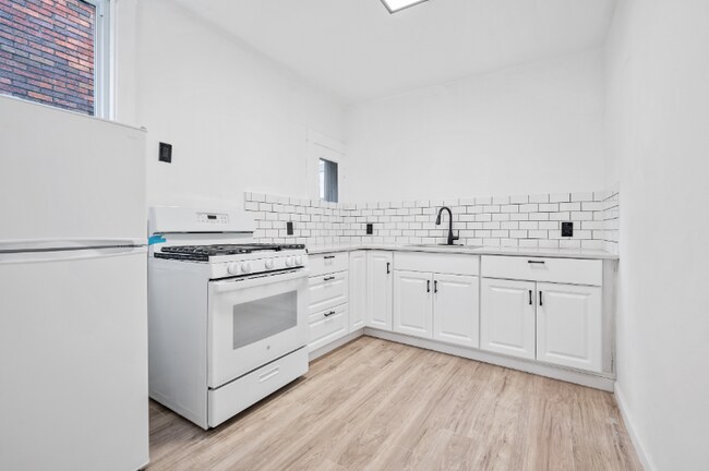 Foto del edificio - 2811 Brentwood Ave