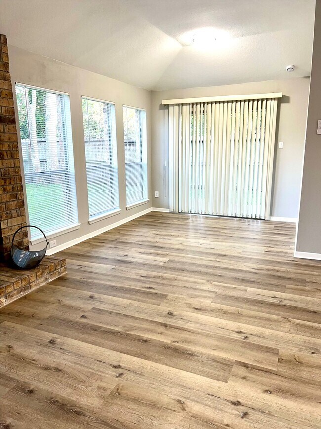 Foto del edificio - 3111 Timber View Dr