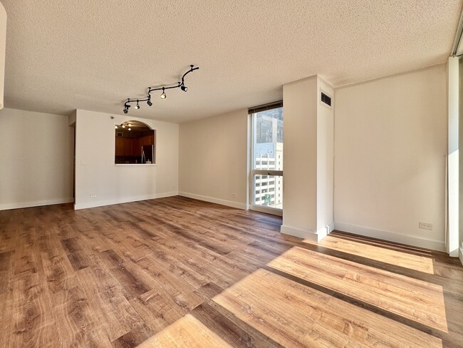Building Photo - 200 N Dearborn St