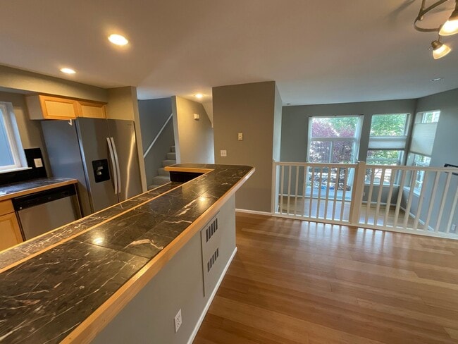 Building Photo - MAGNOLIA 3 BED, 1.5 BATH TOWNHOME FOR RENT...