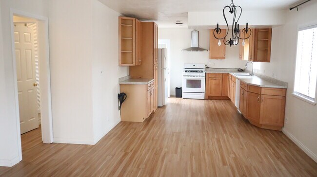 Building Photo - 7522 Amigo Ave