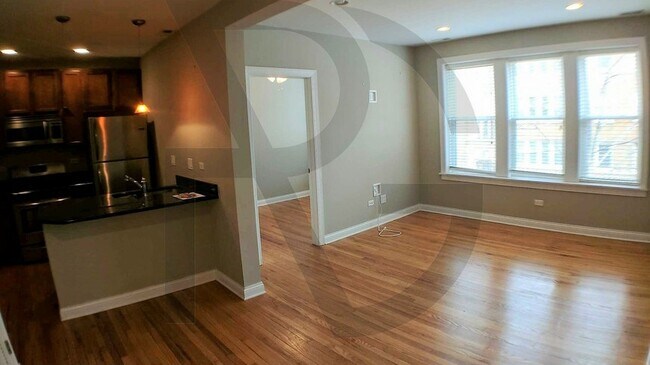 Foto del edificio - 3810 N Marshfield Ave