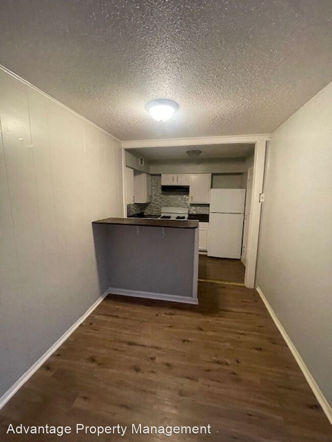 Building Photo - 2 br, 1 bath House - 1447 Wells Station Rd...