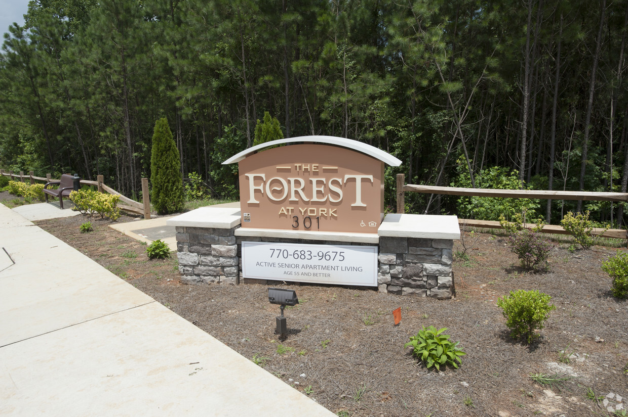 Foto principal - The Forest at York Apartments