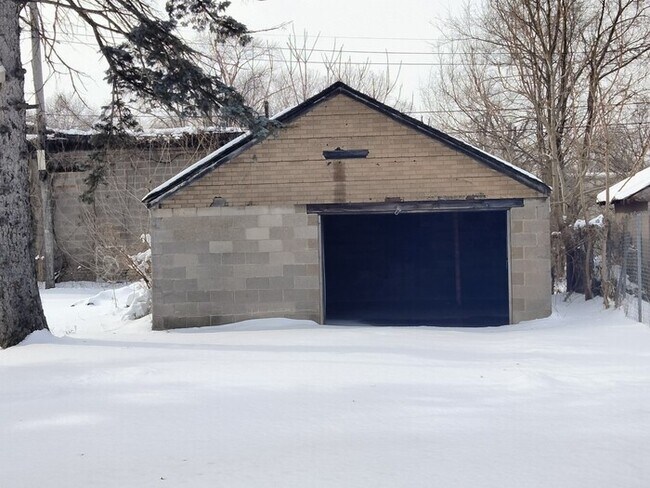 Building Photo - 3724 Garfield St