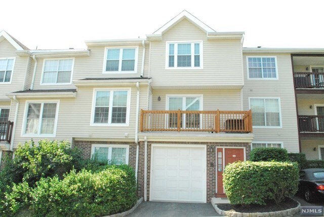 Primary Photo - 558 Ridge Ln