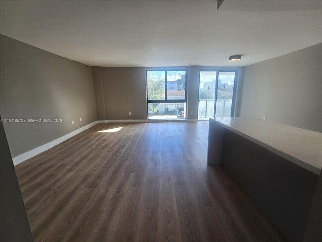 Foto del edificio - 9800 W Bay Harbor Dr