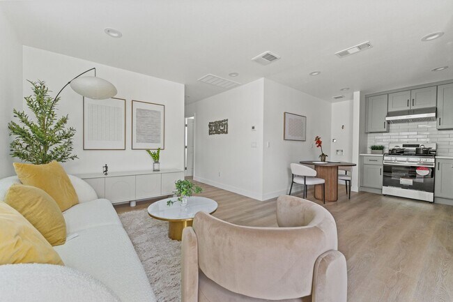 Foto del edificio - 600 S Brookhurst Rd