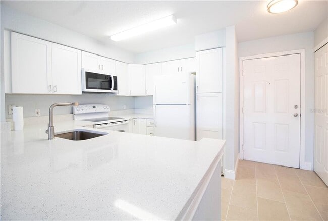 Foto del edificio - 14036 Fairway Island Dr