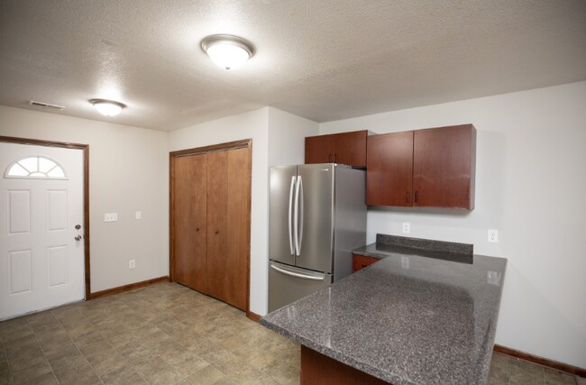 Foto del edificio - 2216 S Leonard Rd