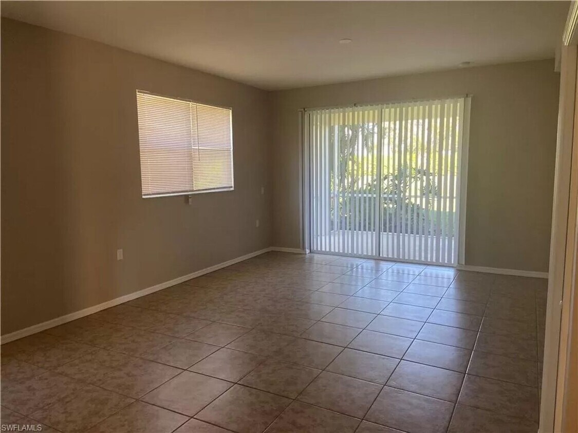 Building Photo - Remodeled 2 bedroom 2 bath condo in Port o...