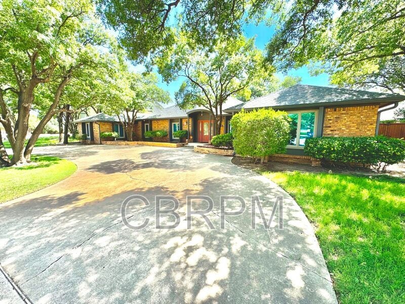 Foto principal - 9306 Utica Dr