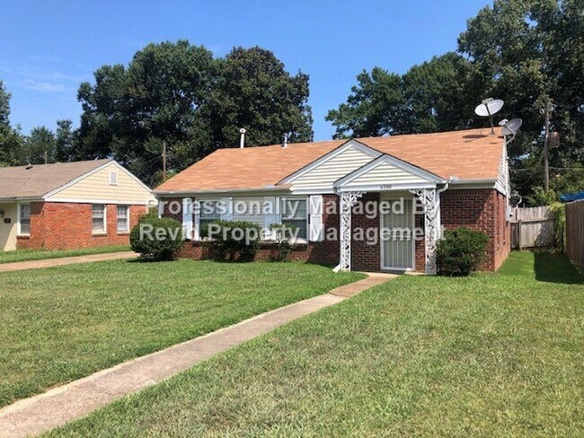 Building Photo - Rare Vacancy! Well Cared for 3 Bed with HU...
