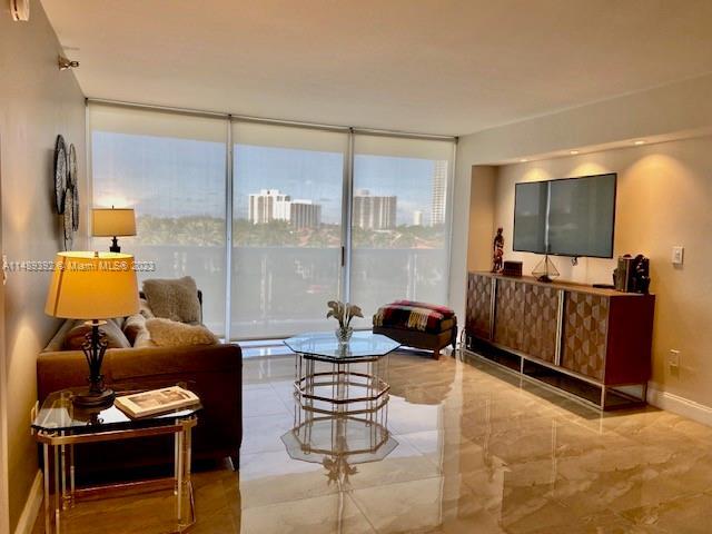 Foto del edificio - 20505 E Country Club Dr
