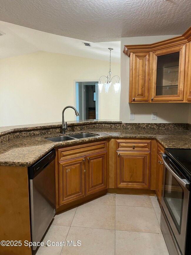 Building Photo - 7667 N Wickham Rd