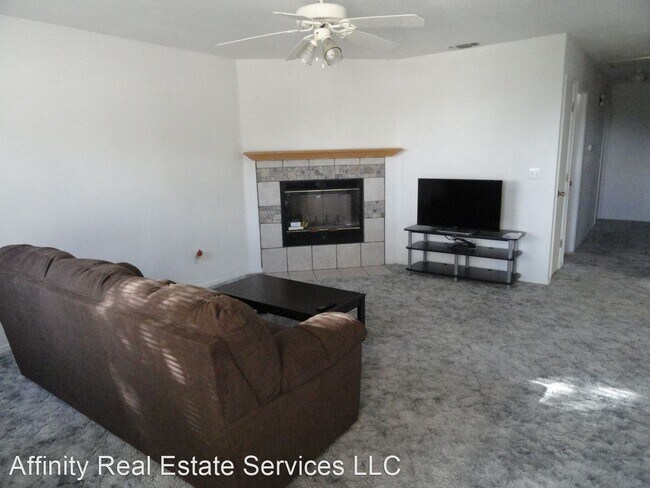 Building Photo - 3 br, 2 bath House - 707 N 11th