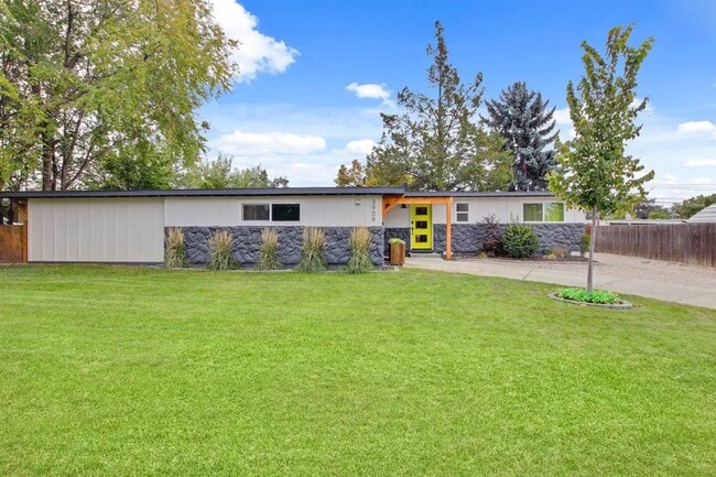 Building Photo - 3909 W Normandie Dr