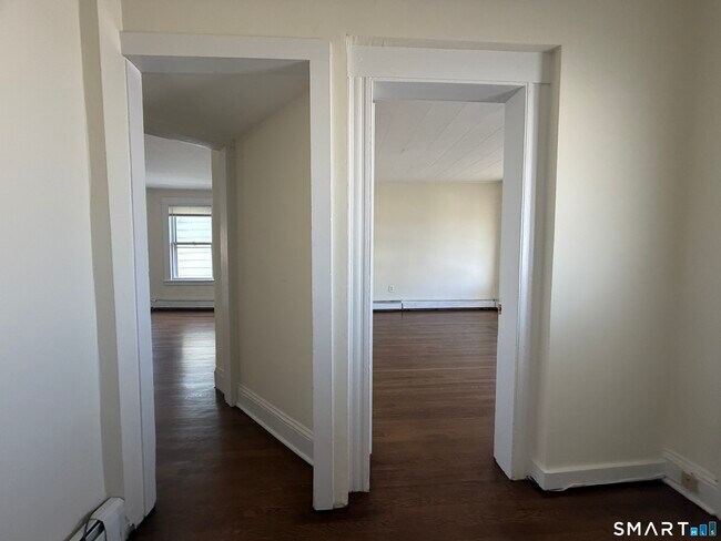 Foto del edificio - 37-41-41 Jackson Ave