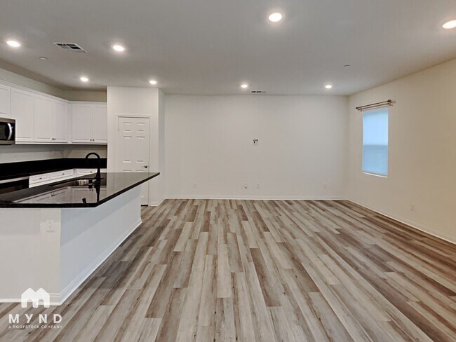 Foto del edificio - 443 Fitzpatrick Rd