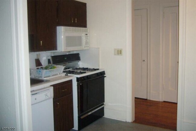 Foto del edificio - 363 Mt Prospect Ave