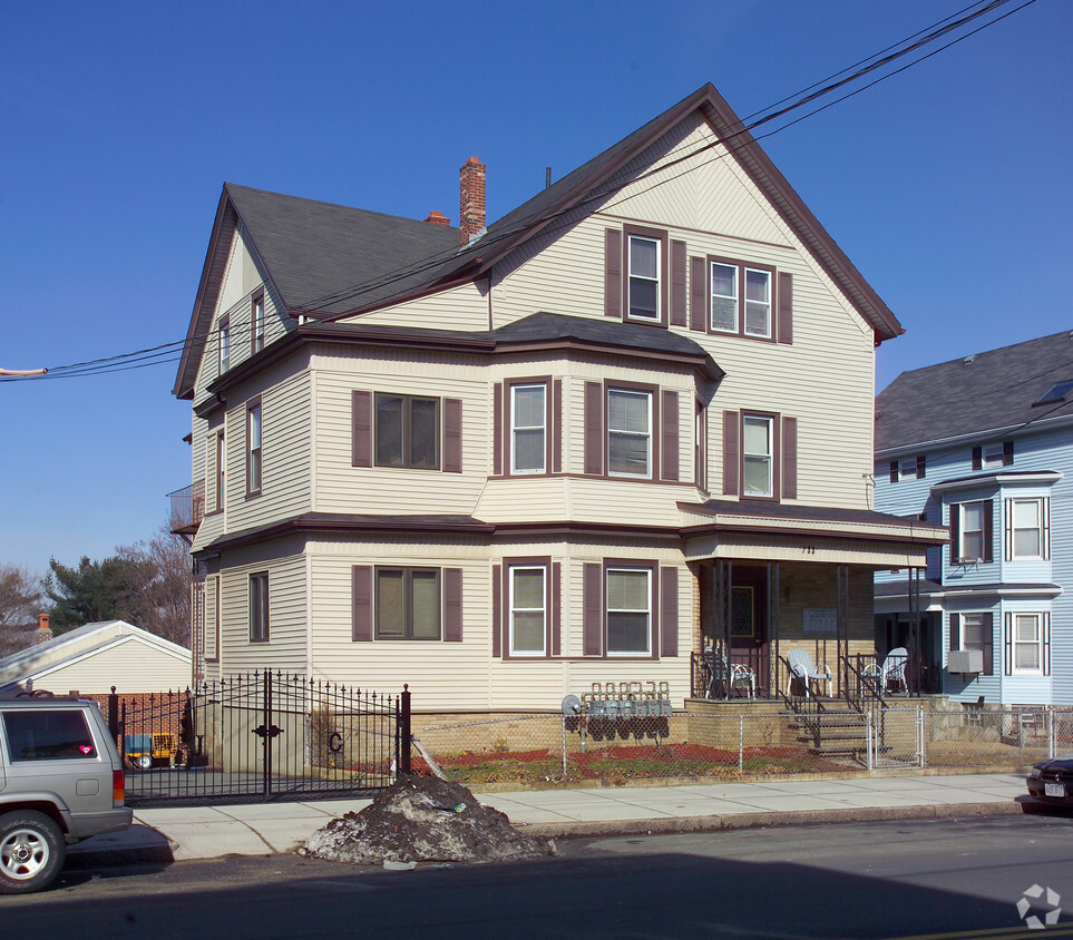 Primary Photo - 733 Broadway