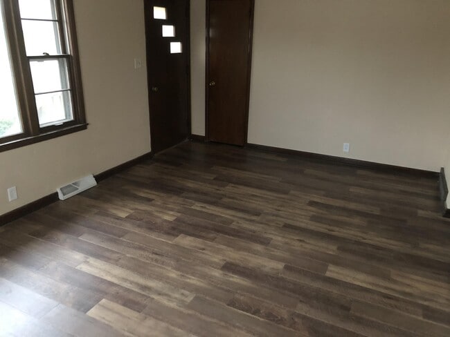 Foto del edificio - 32 Wilson Ave SW