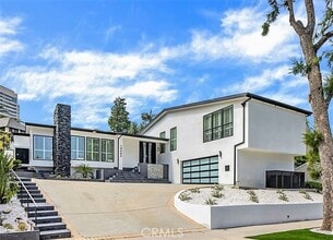 Building Photo - 10452 Le Conte Ave