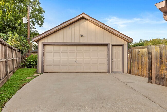 Building Photo - 6030 Wigton Dr