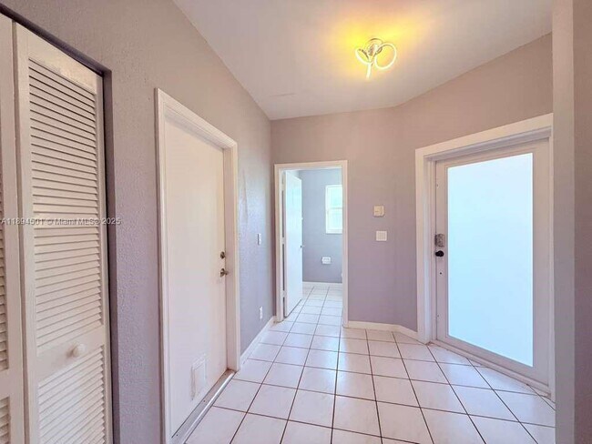 Building Photo - 16839 SW 1st Manor