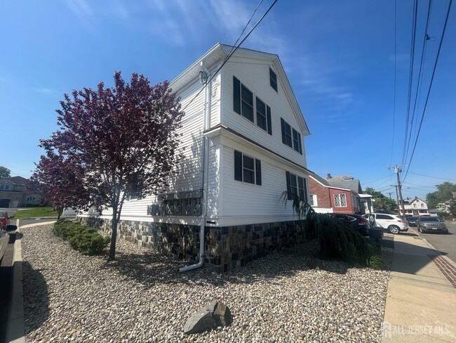 Building Photo - 16 E Kupsch St