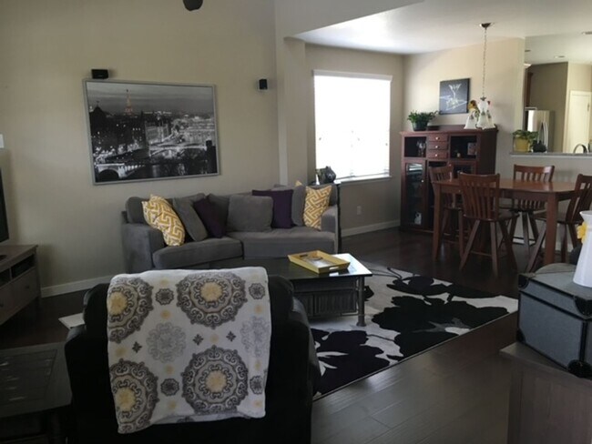 Building Photo - 3 Bedroom, 2.5 Bath home in Windshire Neig...