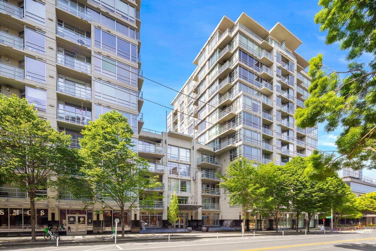 Foto principal - 2929 1st Ave