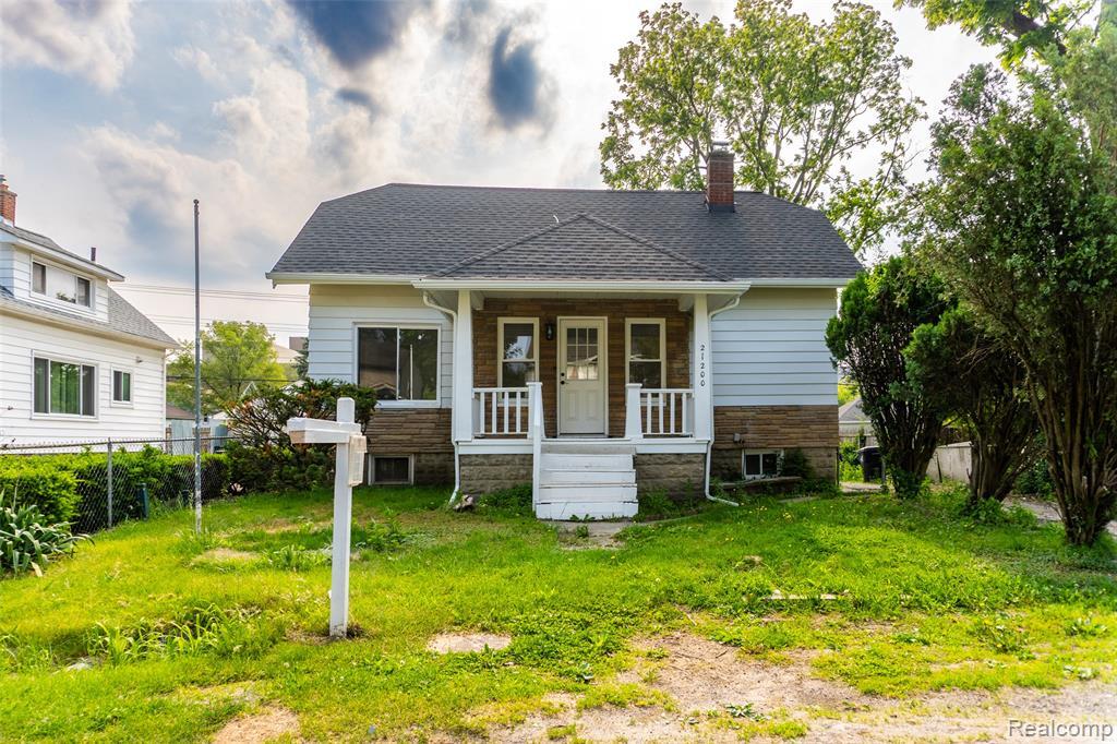 Foto principal - 21200 Collingham Ave