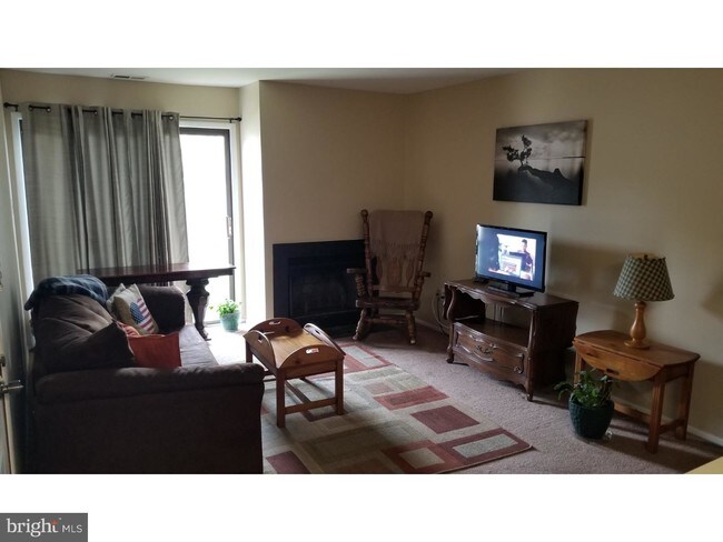 Foto del edificio - 353 Coventry Ct