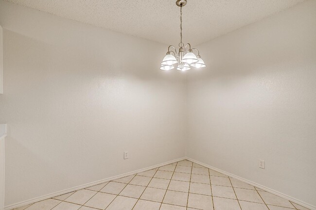 Building Photo - 10265 Aurora Dr