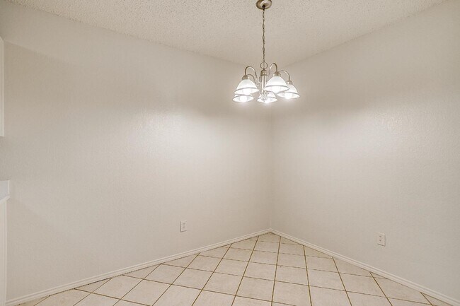 Building Photo - Charming 3 Bedroom Home with 2 Full Baths