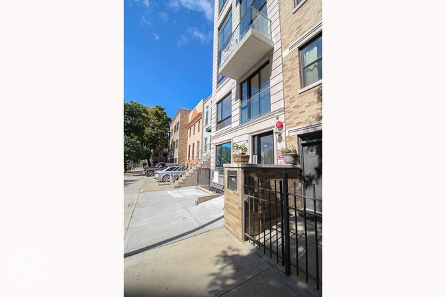 Building Photo - 475 Herkimer St