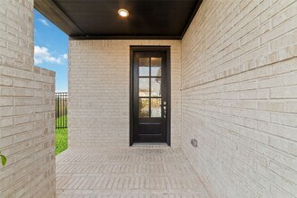 Building Photo - 720 Lake Lacosta Dr